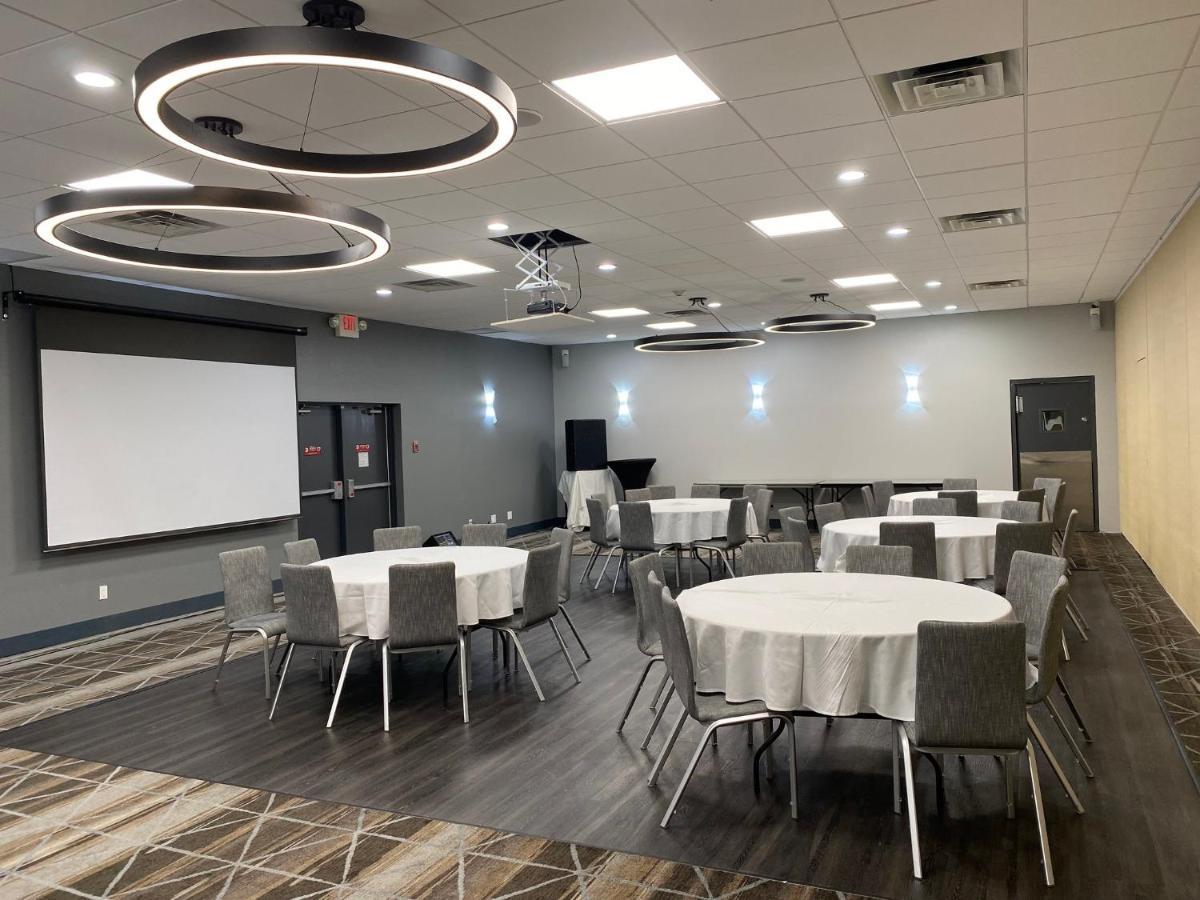 Holiday Inn Detroit Lakes By Ihg Exteriör bild