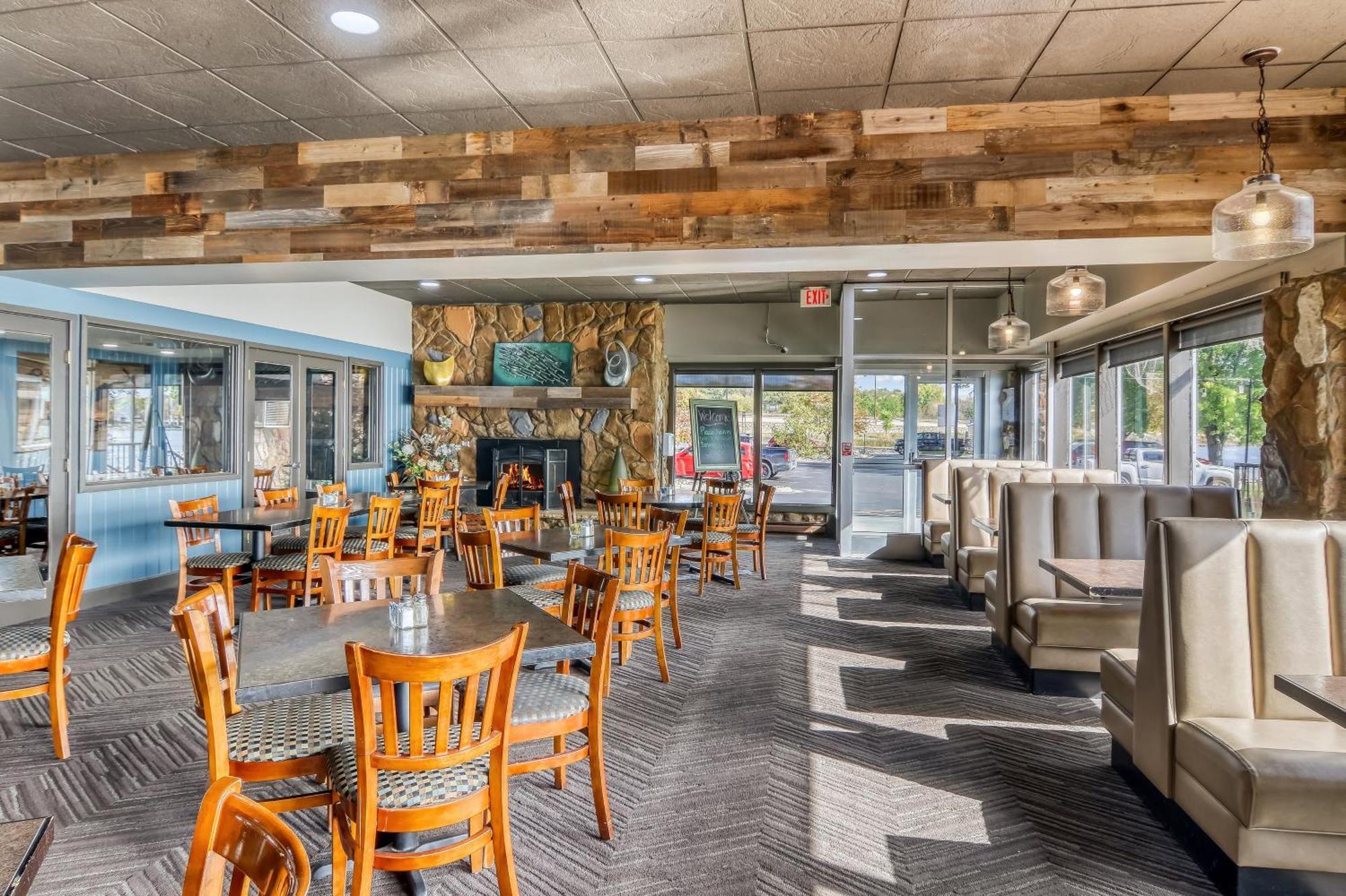Holiday Inn Detroit Lakes By Ihg Exteriör bild
