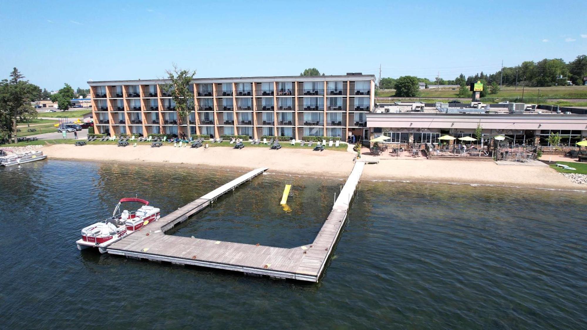 Holiday Inn Detroit Lakes By Ihg Exteriör bild