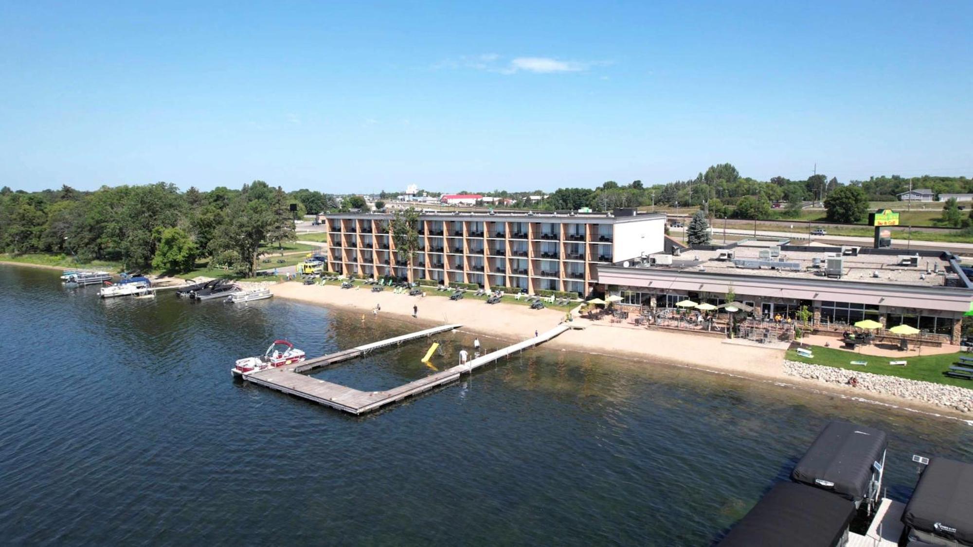 Holiday Inn Detroit Lakes By Ihg Exteriör bild